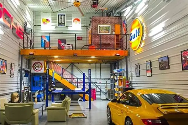 Cars & workshop · Workshop photograph