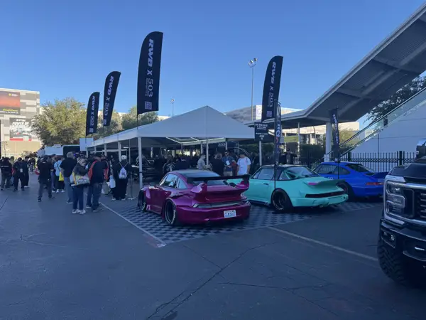 Custom cars · Exhibition photograph
