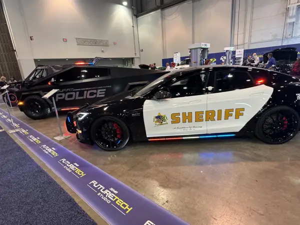 Custom cars · Exhibition photograph