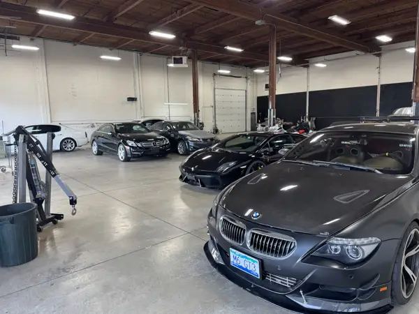 Cars & workshop · Workshop photograph