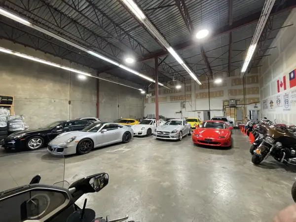 Cars & workshop · Workshop photograph