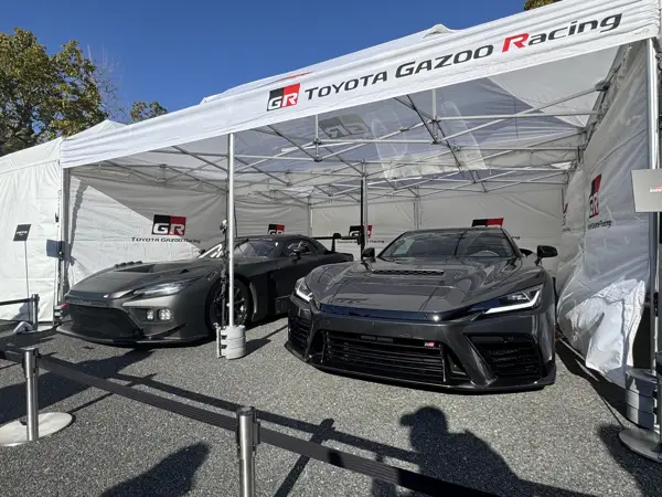 Custom cars · Exhibition photograph