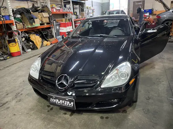 Mercedes-Benz · Workshop photograph