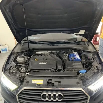 Audi · Engine bay